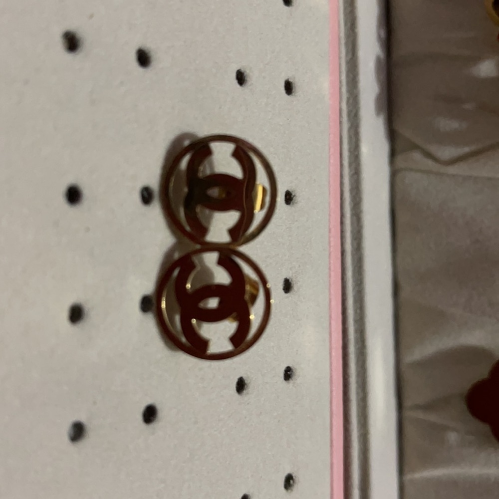 Earring - Picture 2 of 4